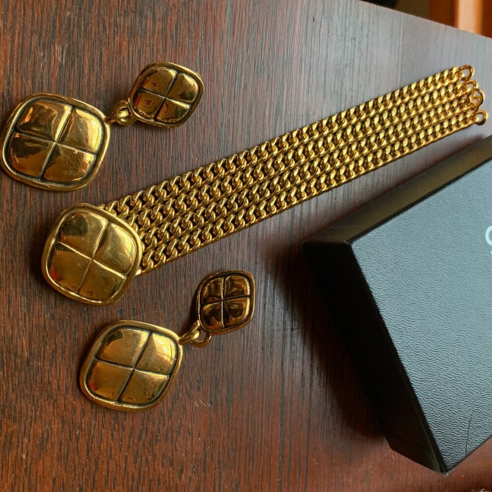 Chanel Quilted Rhombus Earrings - Picture 2 of 7